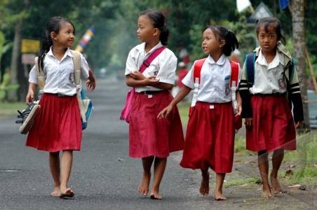 Berjalan Tanpa Alas Kaki